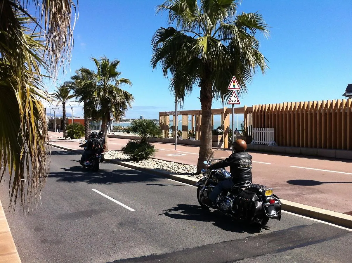 Plage Et Hippodrome. Parking Cagnes-sur-Mer Apartamento