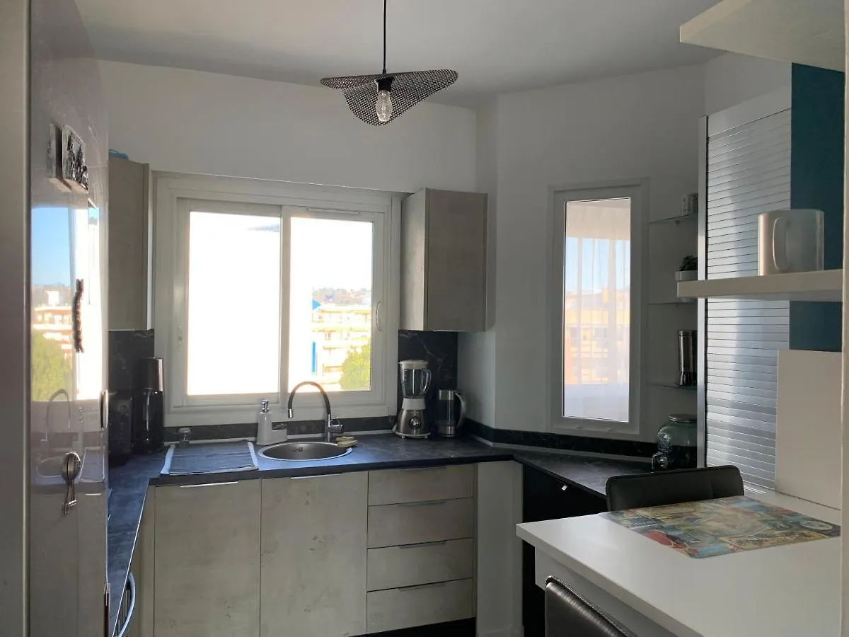 Plage Et Hippodrome. Parking Cagnes-sur-Mer Apartamento